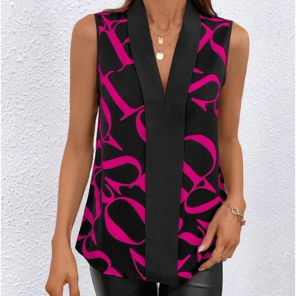 New v neck ALLOVER print black top - Picture 2 of 4
